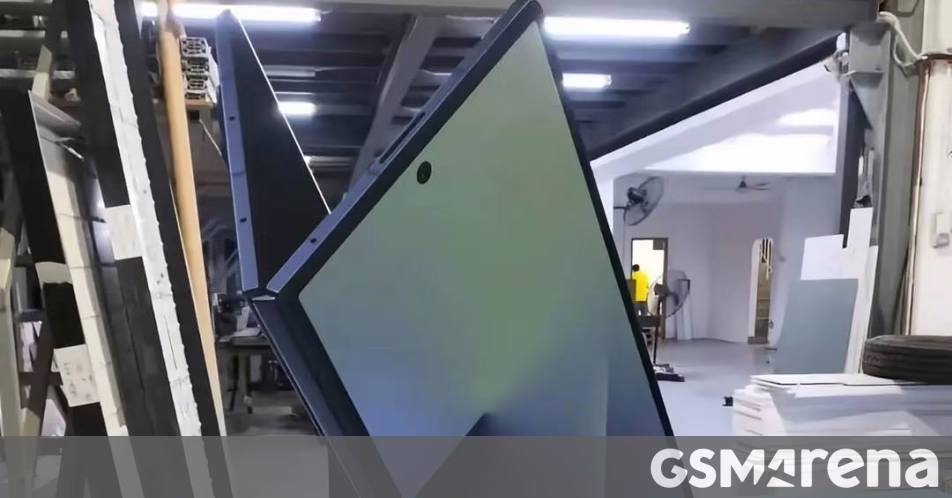 Cửa hàng Banner tiết lộ thiết kế của Samsung Galaxy Z Fold7, thể hiện khung thanh mảnh của nó