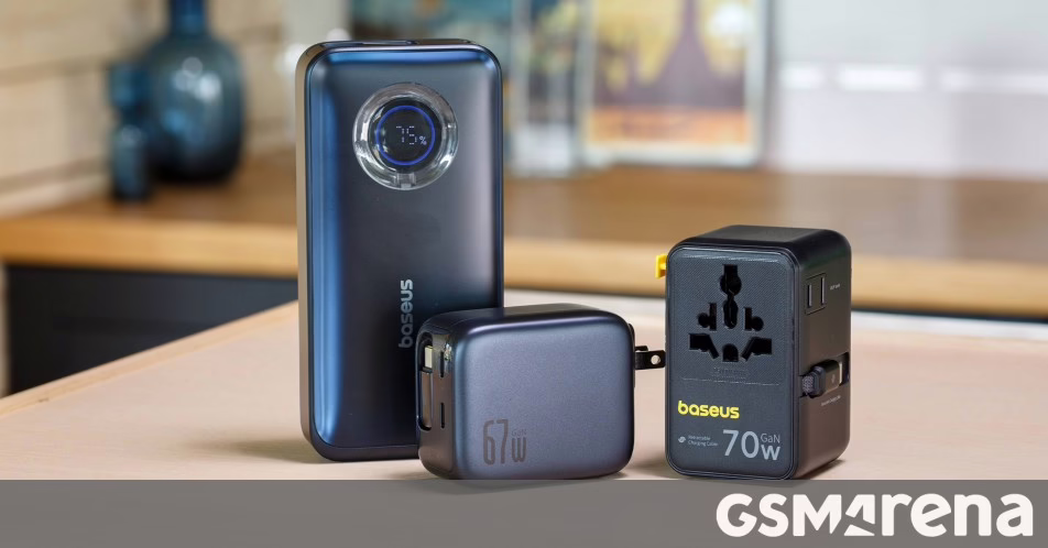 BaseUs mang đến bộ sạc enercore mới nhất và powerbanks với cáp USB-C có thể thu vào