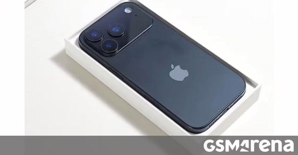 iPhone 17 Pro được hiển thị với nhiều màu trong video mới