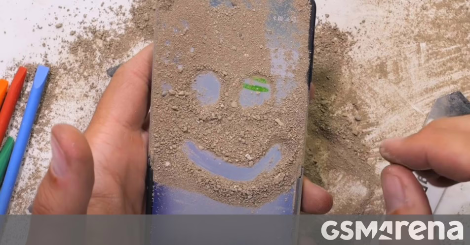 Samsung Galaxy Z Flip7 uốn cong nhưng không phá vỡ thử nghiệm độ bền khó khăn