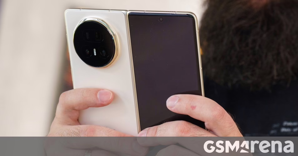 Honor Magic V5's On-Device AI Powers