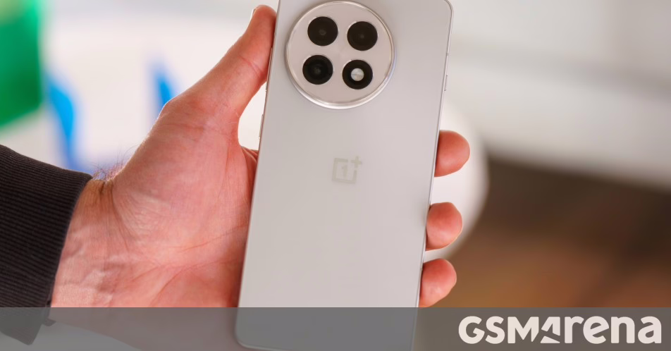 OnePlus 13R được oxygenos 15.0.0.850 với bản vá bảo mật tháng 8 và các cải tiến để an toàn riêng