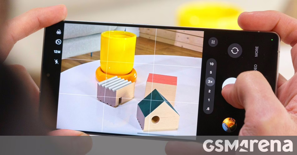 Samsung Galaxy S26 Ultra có thể có một hòn đảo camera lớn giống như iPhone 17 Pro