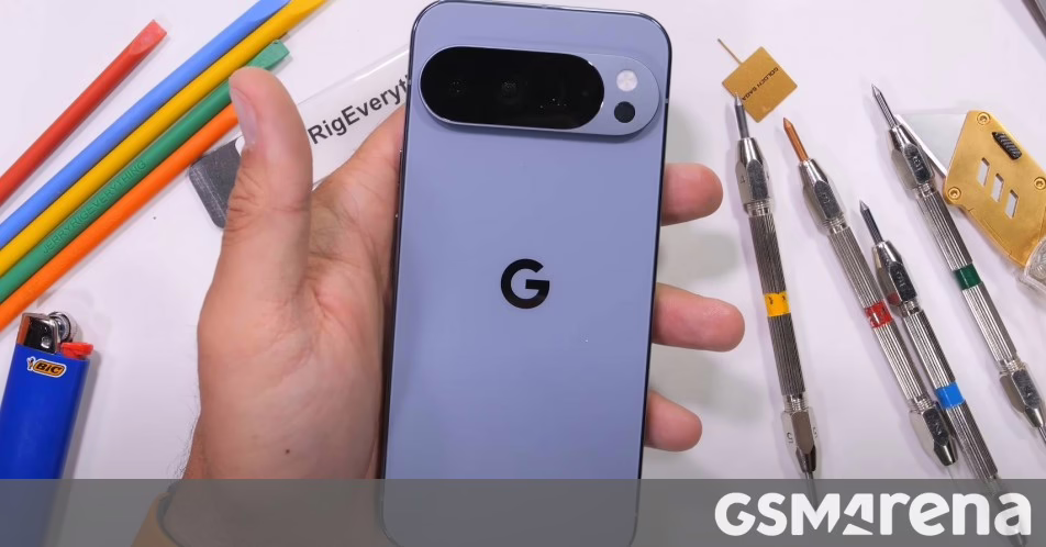 Pixel 10 Pro XL vượt qua bài kiểm tra uốn cong với màu sắc bay