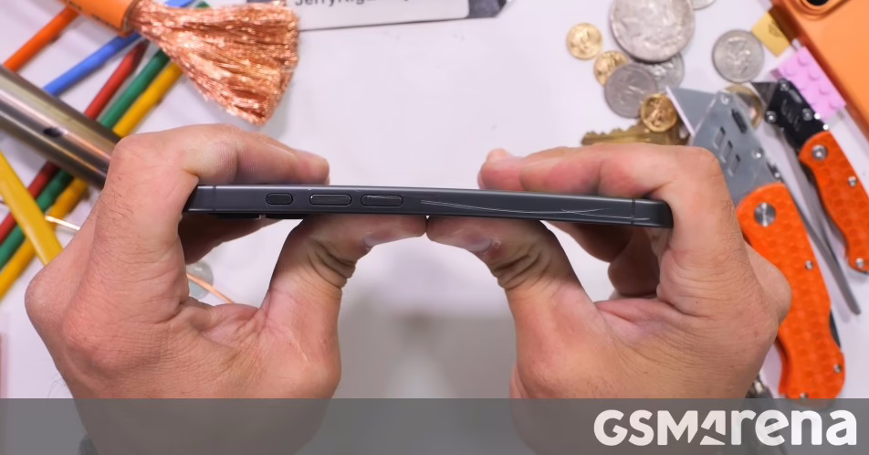 Kiểm tra độ bền của iPhone 17 aces