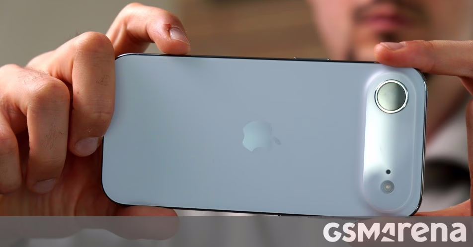 iPhone Air gây ấn tượng với độ bền và gần như khớp với iPhone 17 Pro