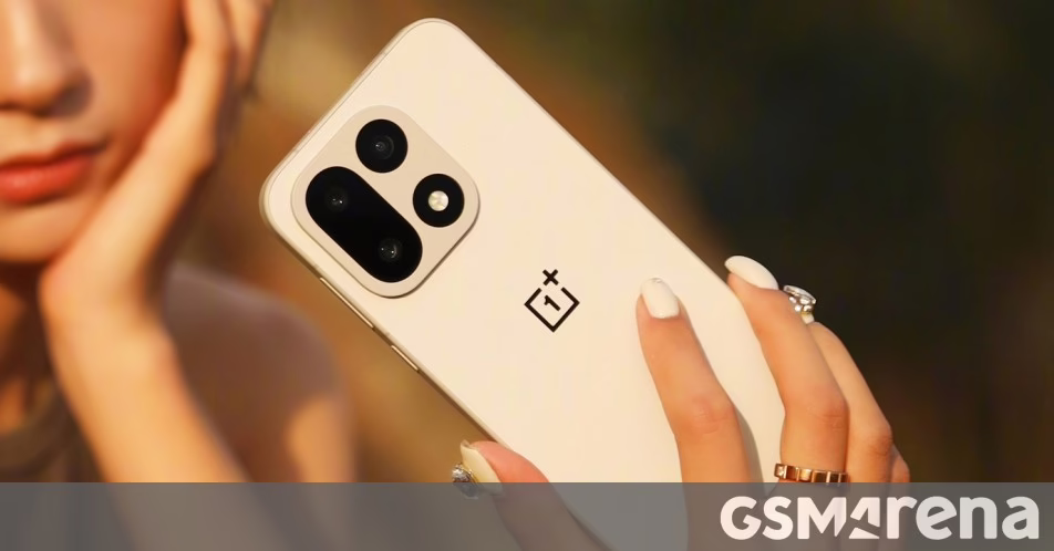 OnePlus 15 thông số kỹ thuật và hình ảnh sản phẩm rò rỉ trước khi ra mắt