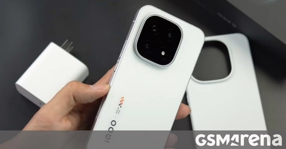 iQOO 15 được mở hộp trước khi ra mắt, xác nhận hạ tốc độ sạc