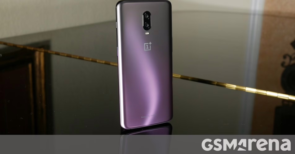 Phối màu của OnePlus Ace 6T được cho là sẽ lấy cảm hứng từ OnePlus 6T