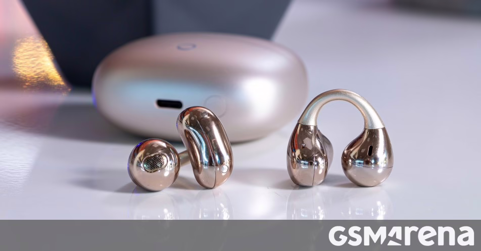 Clip mở hộp và trên tay Realme Buds