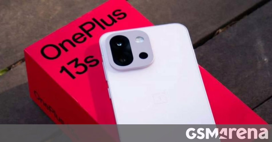 OnePlus 13s được sạc bỏ qua, chỉnh sửa ảnh 50MP ở Ấn Độ