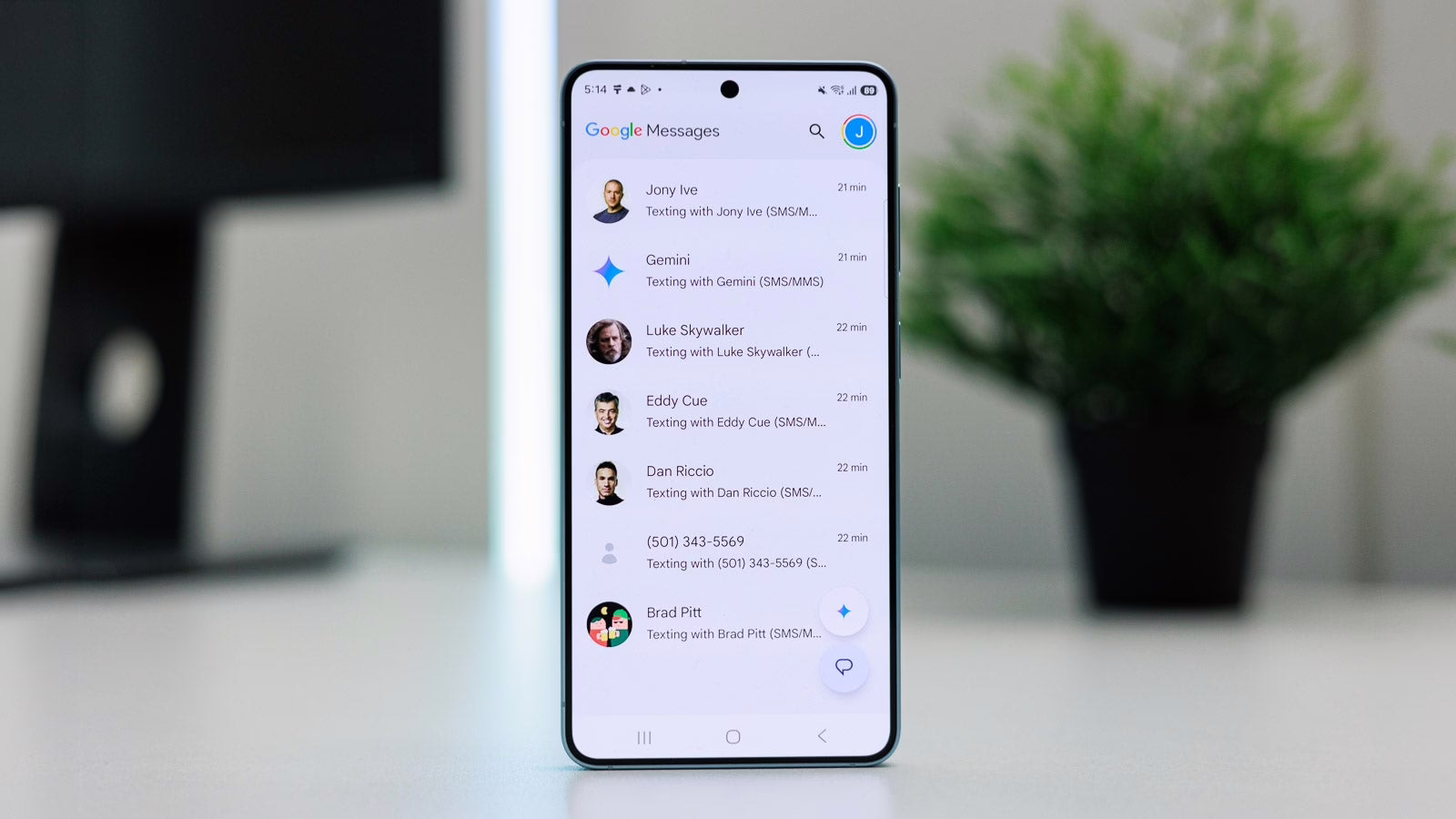 ban nang cap google messages nay khien ban co it ly do hon de giu lai whatsapp 3758167
