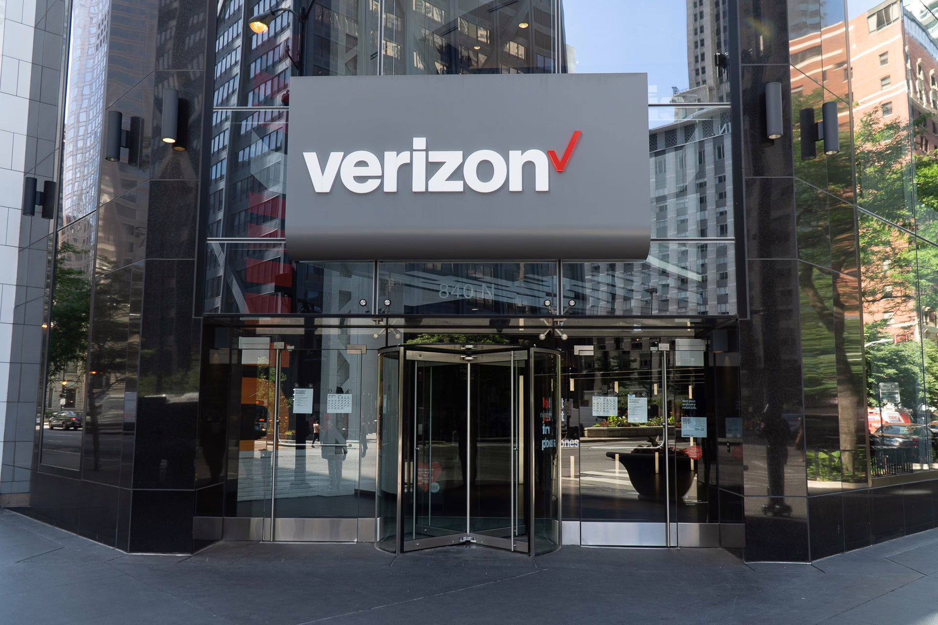 Verizon hỗ trợ nhân viên liên bang không lương