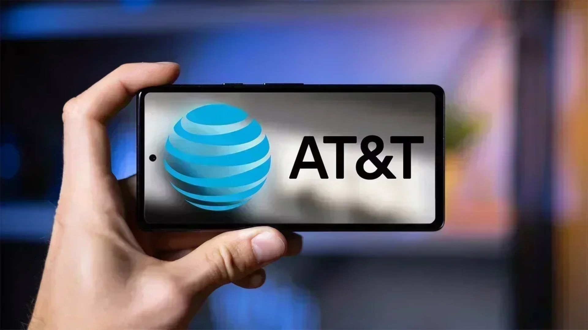 Cây bạch đàn giả cao 65 feet của AT&T chia rẽ cư dân San Diego