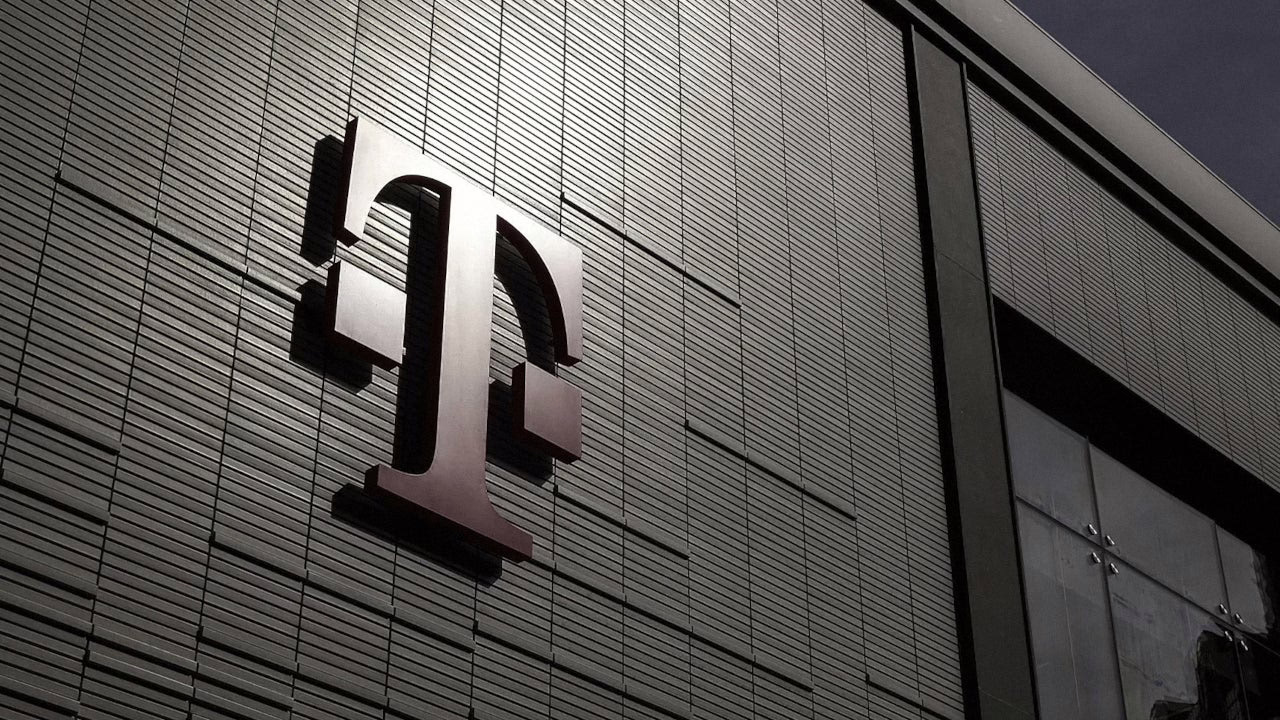 Cổ phiếu T-Mobile lao dốc sau tin đồn sáp nhập Deutsche Telekom