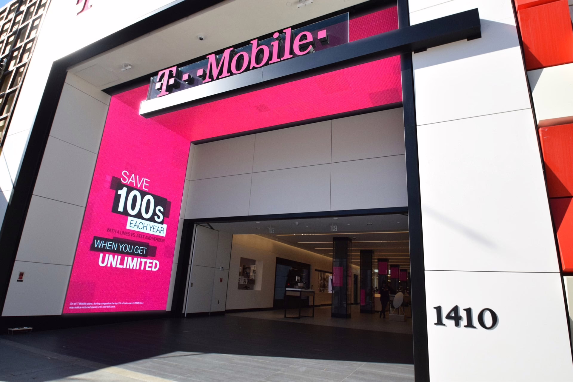 Lần tăng giá mới nhất của T-Mobile khiến khách hàng thảo luận về các lựa chọn thay thế