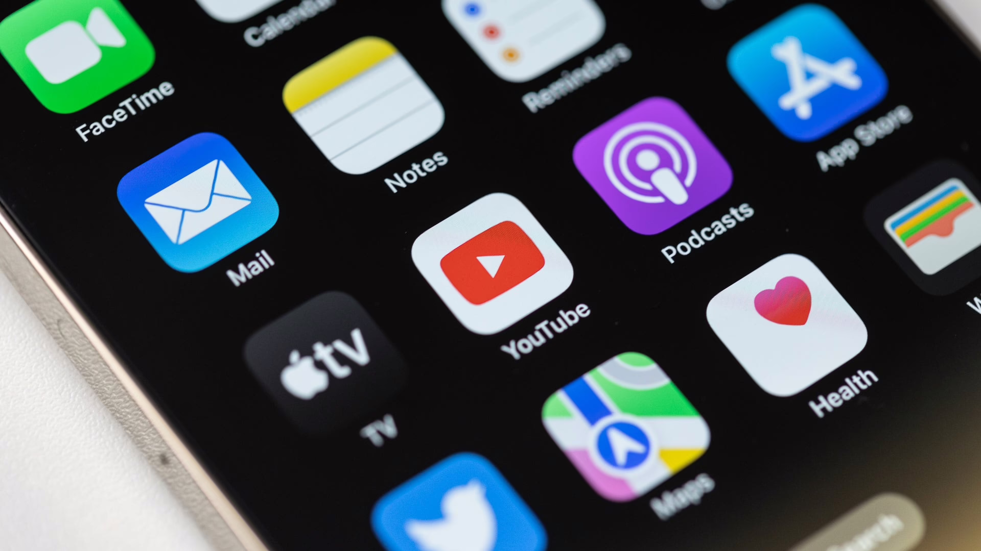 YouTube cuối cùng đã bỏ tường phí: PiP miễn phí cho mọi người cho mọi người, nhưng có một nhược điểm