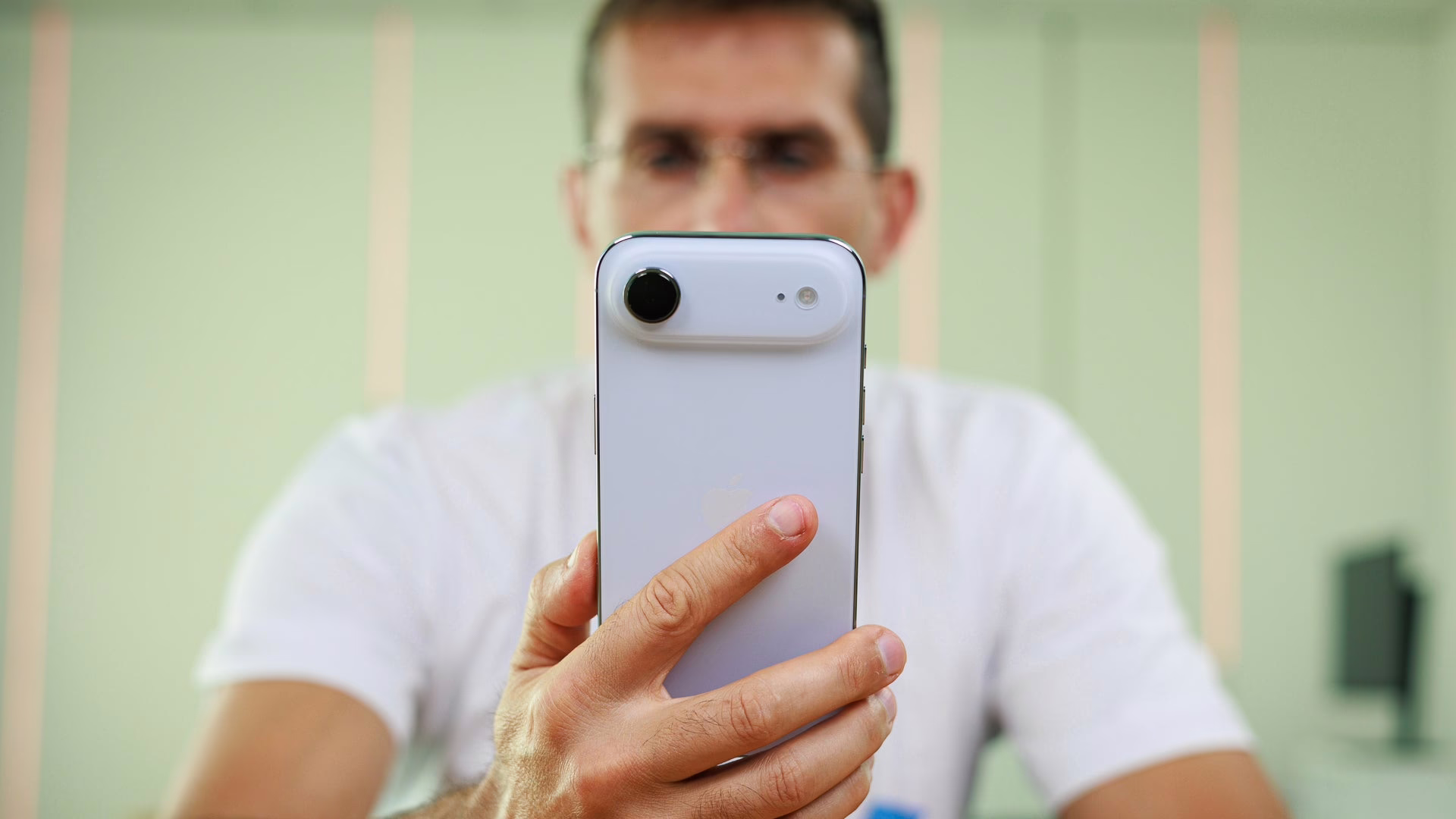 iPhone Air thất bại nặng nề, ngay cả thương hiệu đối thủ cũng đang chạy đua tìm lối thoát