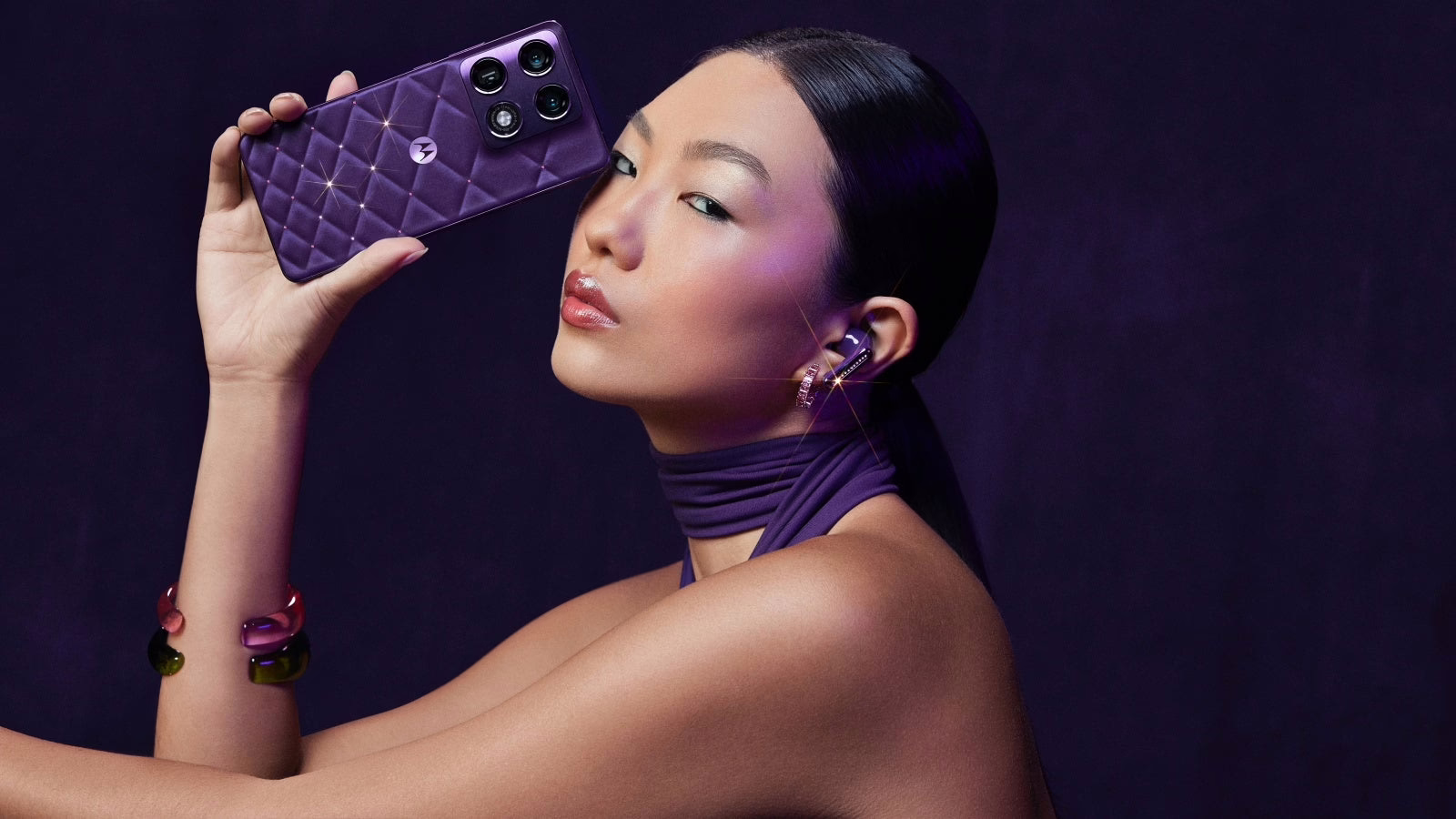 Moto Buds 2 Plus đã có mặt tại Mỹ và Motorola Signature mới ‘Rực rỡ’ đã chính thức ra mắt