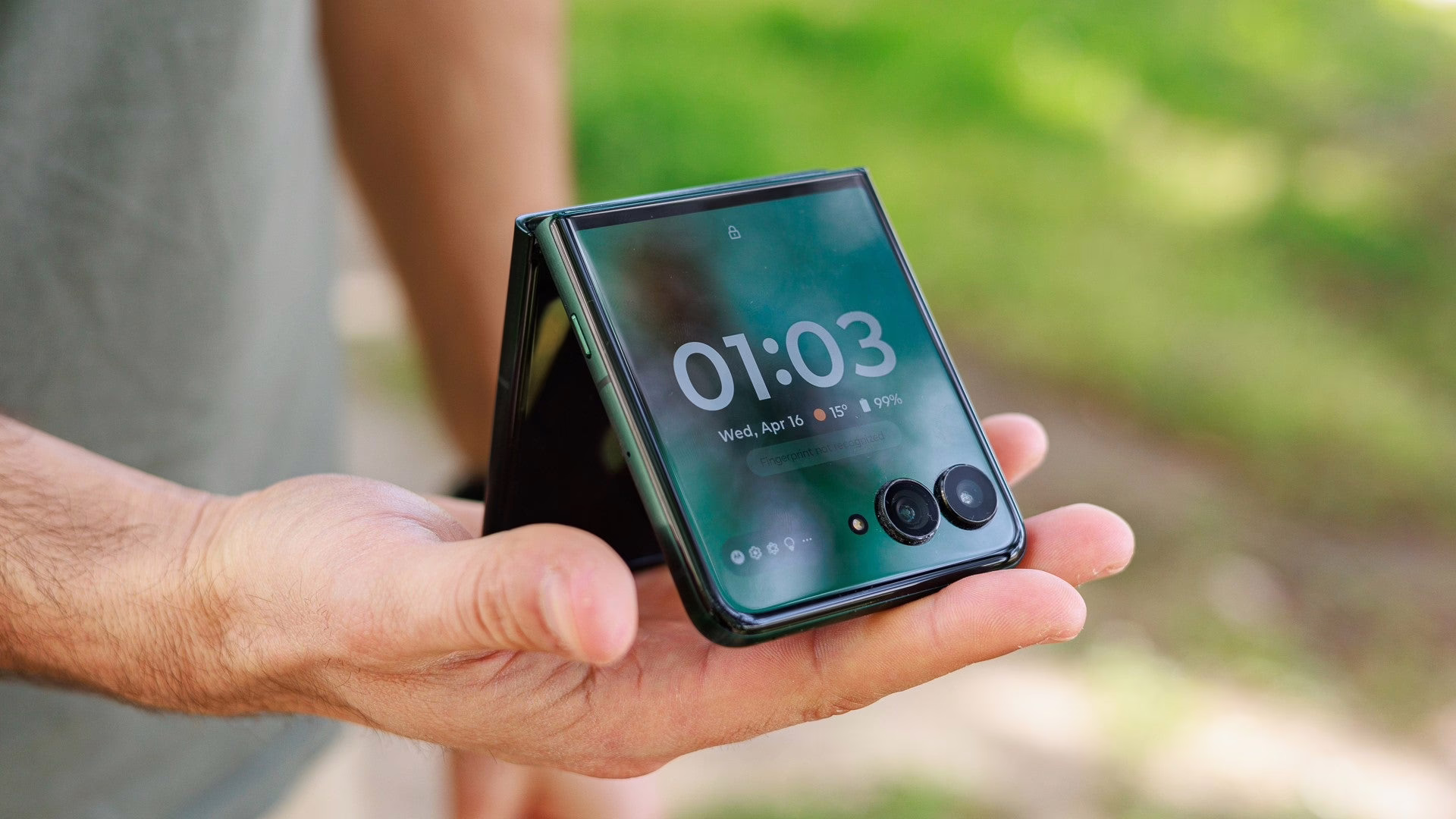 Razr Ultra (2025) trở lại với mức giảm giá hoành tráng 46% trên Amazon