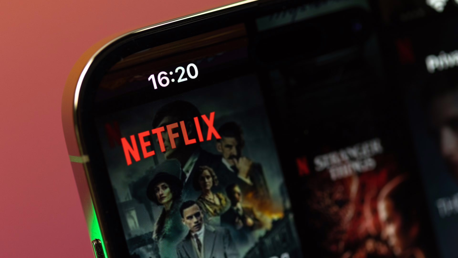Tôi đã tìm thấy một bản hack IMDb cho phép bạn xem những bộ phim mới nhất mà không cần đăng ký Netflix – nhưng nó có an toàn không?